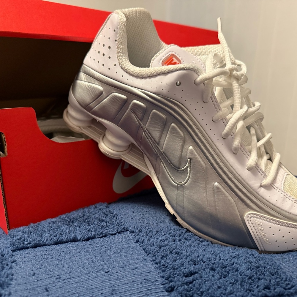 Nike Women's Sneakers - White and Silver